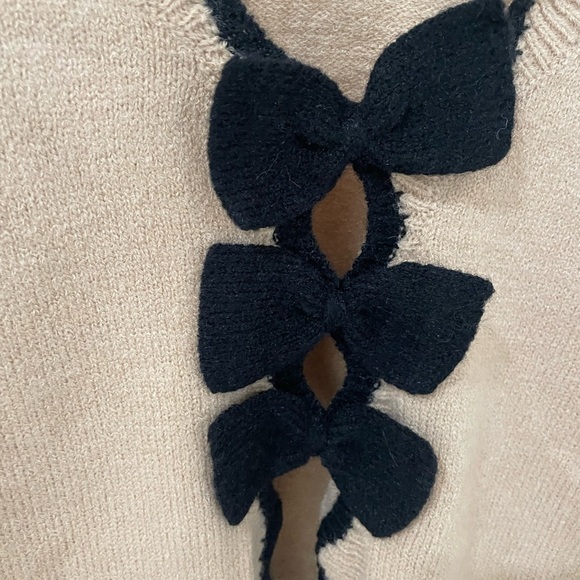 Commense Knit Contrast Wave Trim Bow Sweater Size Medium Tan and Black - Picture 6 of 12